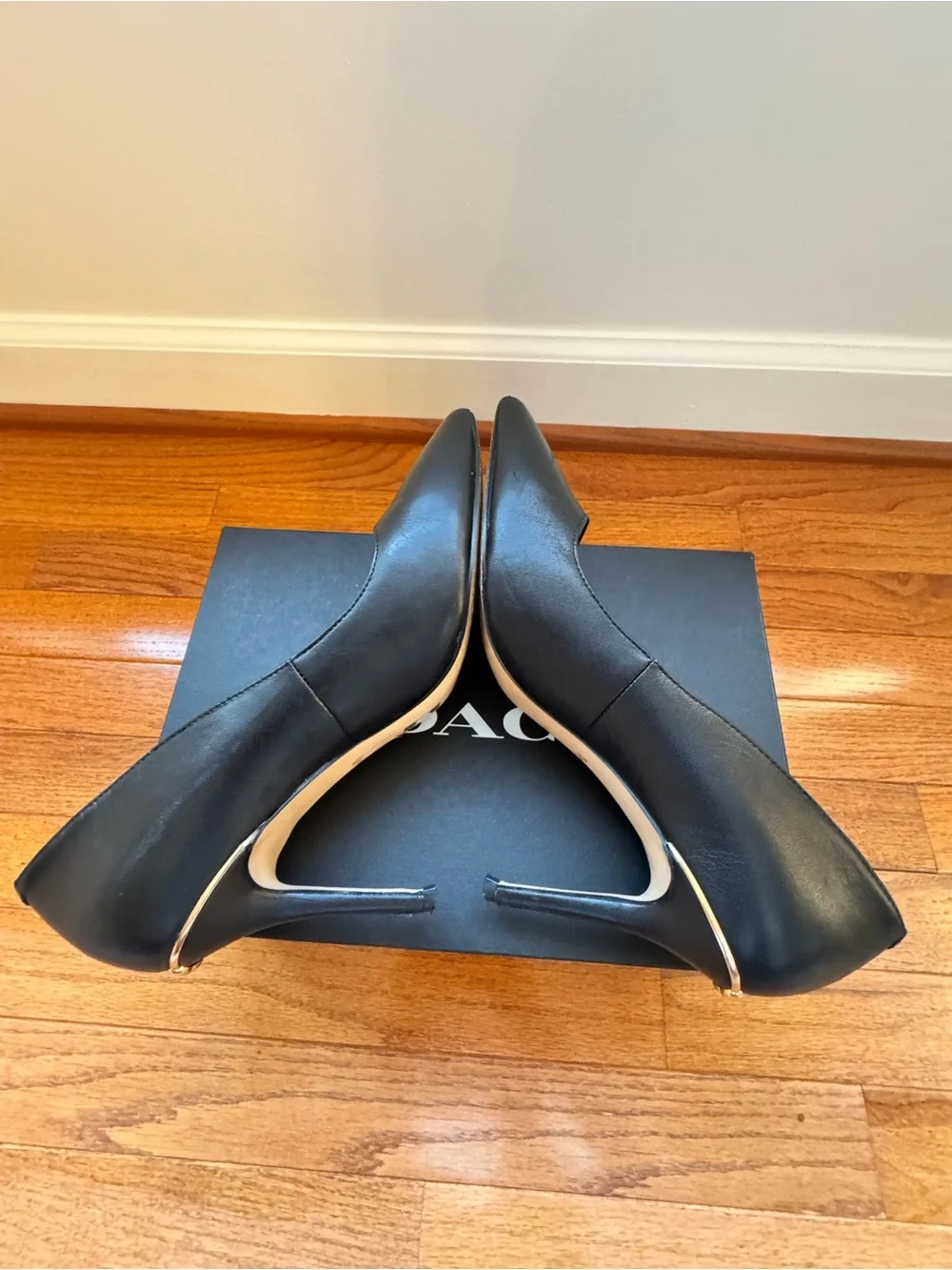 Coach Wiley Leather Pump Black Gold Hardware Heel Size 9.5 B Box Included